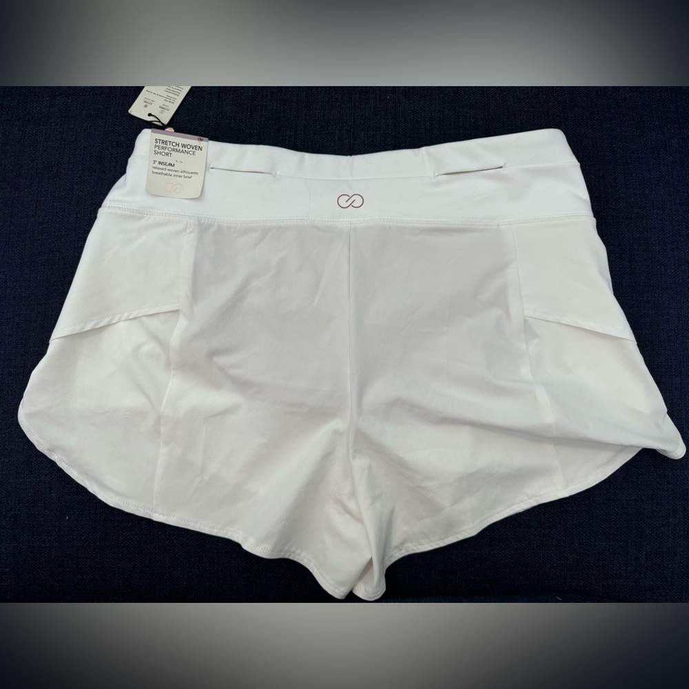 Calia by Carrie Underwood White Petal Hem Performance Shorts 3” Size Medium Med